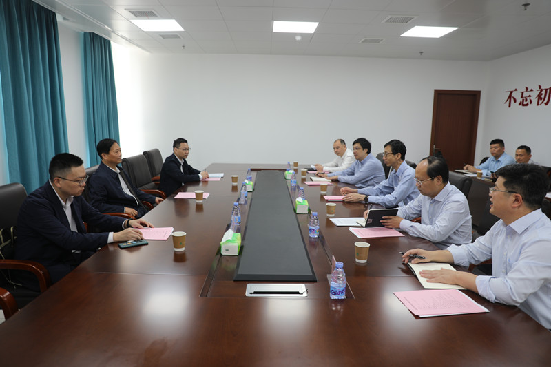 湖北省委宣傳部副部長陶宏家到長江出版?zhèn)髅郊瘓F(tuán)調(diào)研