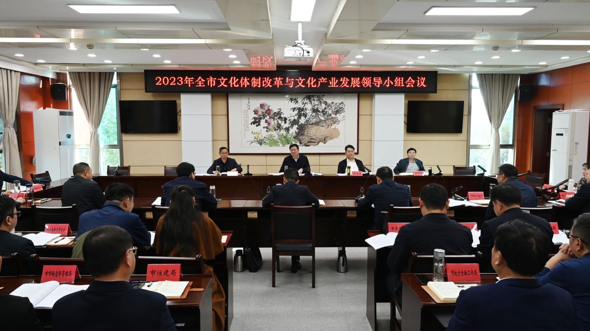 咸寧市文化體制改革與文化產(chǎn)業(yè)發(fā)展領(lǐng)導(dǎo)小組會(huì)議要求：守底線(xiàn) 重招引 強(qiáng)培育 提品質(zhì) 增效益