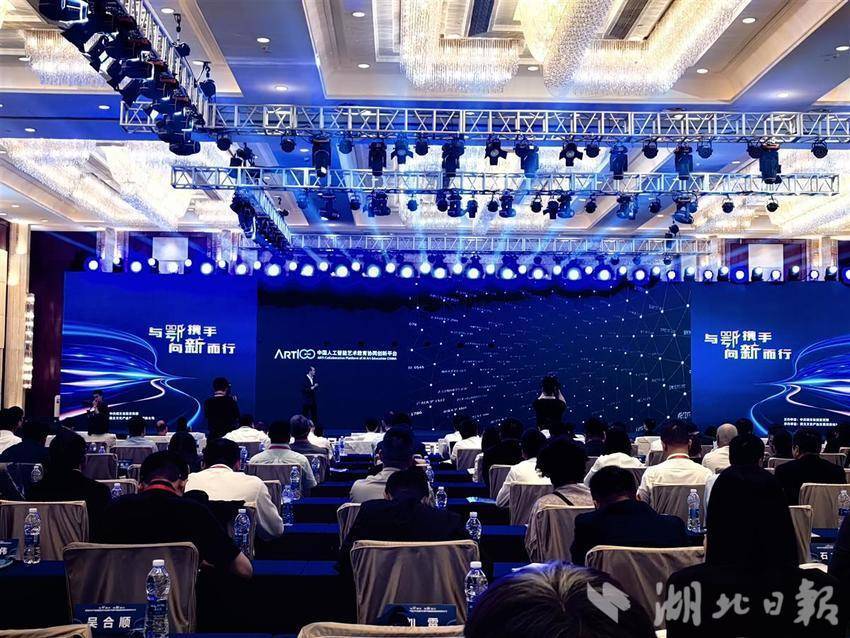 全省文化產(chǎn)業(yè)招商簽約大會(huì)舉行